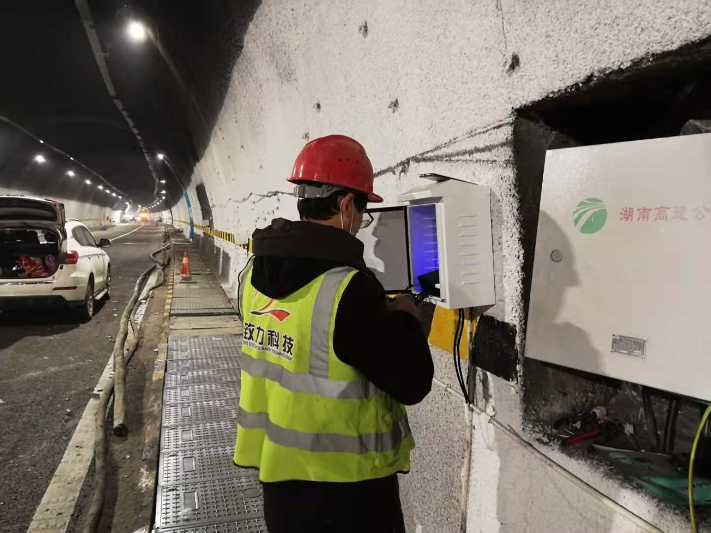 致力科技  雪峰山隧道 應(yīng)急搶通搶險